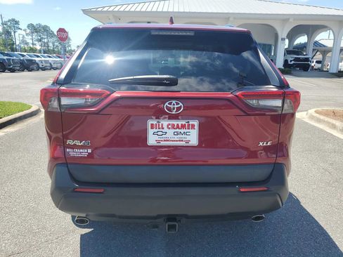 Used 2022 Toyota RAV4 XLE w/ Convenience Package FWD image 4