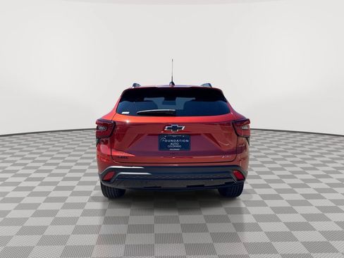 Certified 2024 Chevrolet Trax RS FWD image 11