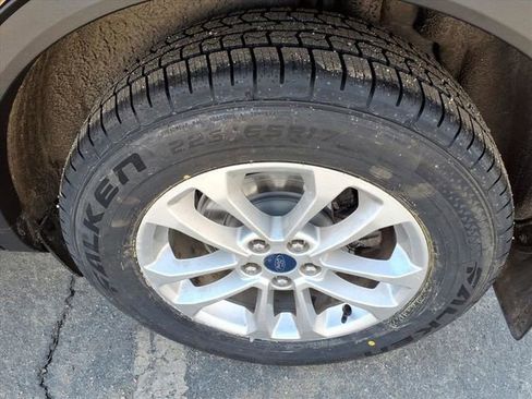 Used 2020 Ford Escape SE image 6