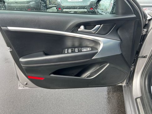 Used 2023 Genesis G70 2.0T image 15