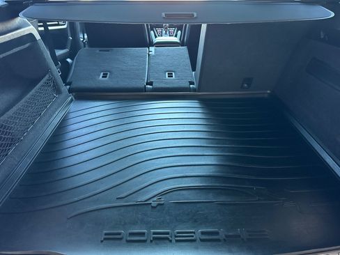 Certified 2023 Porsche Cayenne w/ Premium Package AWD/4WD image 15