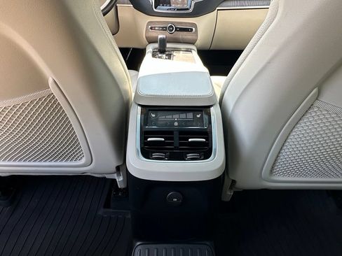 Used 2024 Volvo XC90 T8 Plus w/ Protection Package Premier AWD/4WD image 28