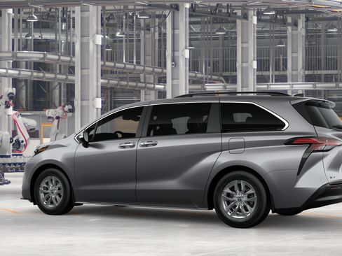 New 2026 Toyota Sienna XLE FWD image 5