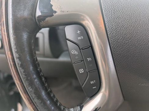 Used 2010 GMC Yukon XL Denali image 10