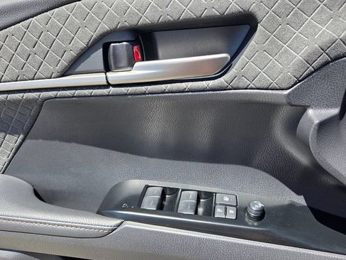 Used 2026 Toyota Camry XLE FWD image 32