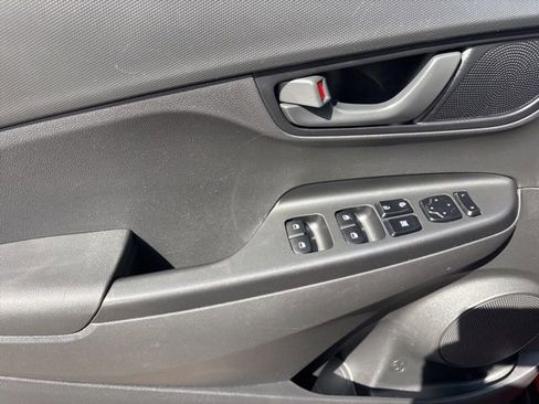 Used 2022 Hyundai Kona SE image 12