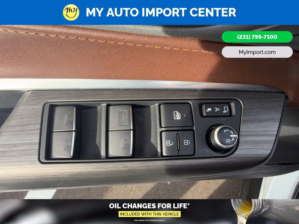 Used 2022 Toyota Venza Limited AWD/4WD image 11
