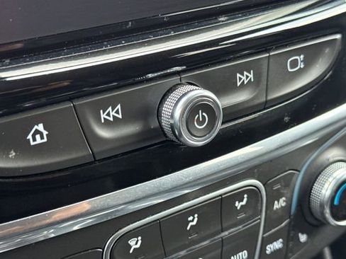 Used 2020 Chevrolet Traverse RS image 33