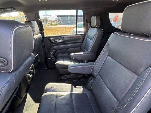 Used 2023 Chevrolet Suburban Premier image 10