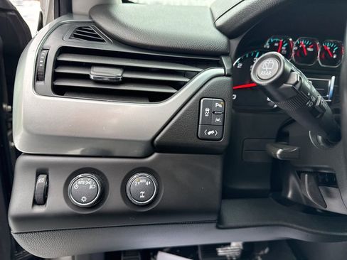 Used 2018 Chevrolet Tahoe LT image 13