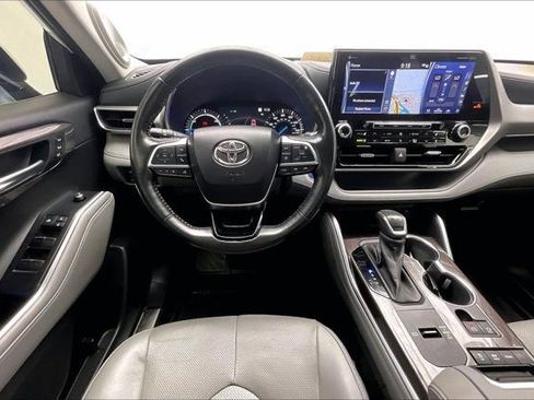Used 2021 Toyota Highlander Platinum AWD/4WD image 4