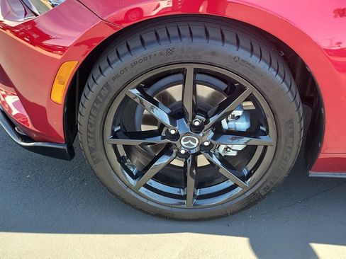 Certified 2022 MAZDA MX-5 Miata Club RWD image 22