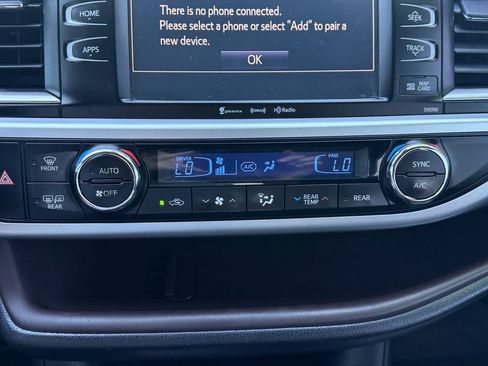 Used 2019 Toyota Highlander XLE AWD/4WD image 22