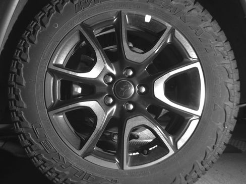 Used 2025 Jeep Compass Trailhawk AWD/4WD image 14
