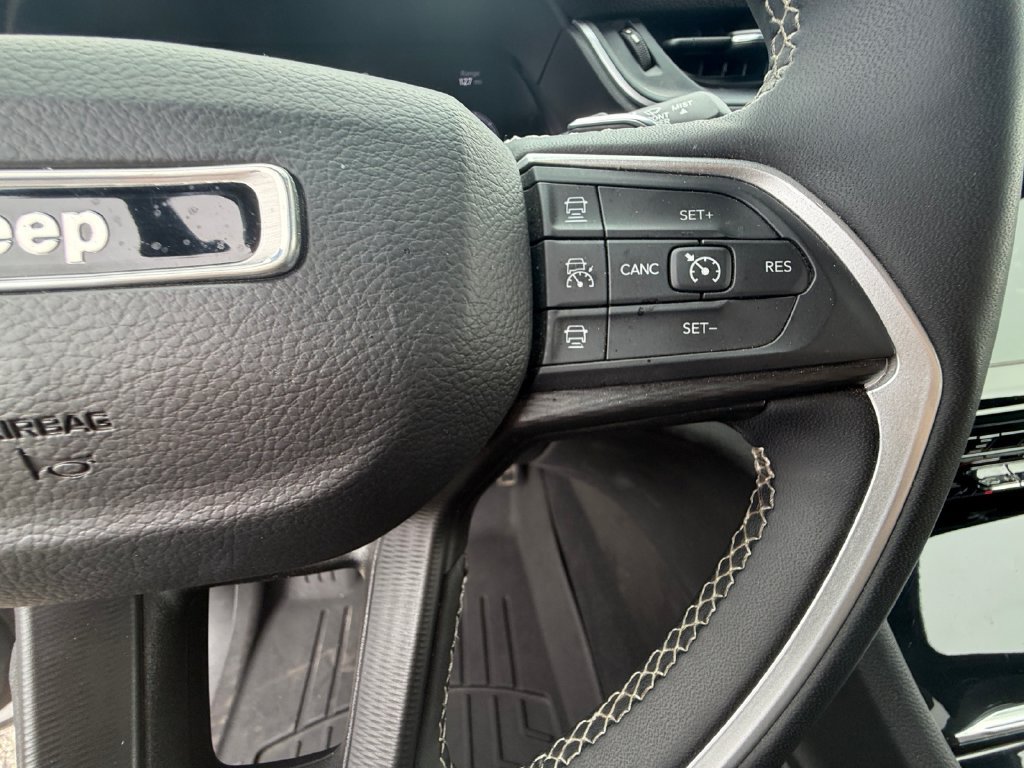 Used 2023 Jeep Grand Cherokee Altitude AWD/4WD image 16
