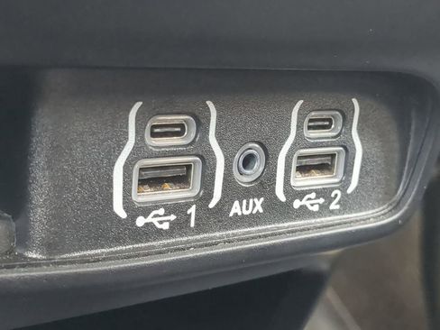 Used 2024 Chrysler Pacifica Touring image 21