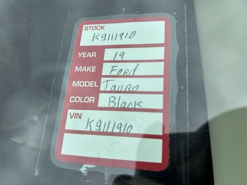 Used 2019 Ford Taurus SE image 10