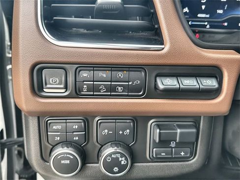 Certified 2022 Chevrolet Tahoe High Country w/ Premium Package image 17