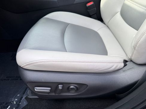 Used 2023 Toyota RAV4 XLE Premium image 25