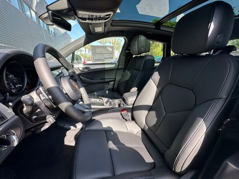 Used 2026 Porsche Macan AWD/4WD image 5
