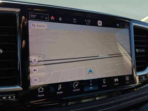 Used 2022 Chrysler Pacifica Limited w/ Uconnect Theater Family Group image 17