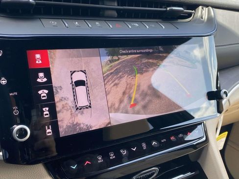 New 2026 Jeep Grand Cherokee Limited w/ Luxury Tech Group II RWD image 25