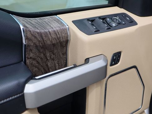 Used 2019 Ford F250 Lariat w/ Lariat Ultimate Package RWD image 20