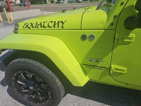 Used 2016 Jeep Wrangler Unlimited Sahara w/ Connectivity Group AWD/4WD image 9