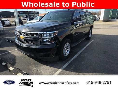 Used 2016 Chevrolet Suburban LT image 2