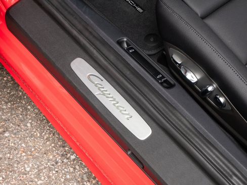 Used 2025 Porsche 718 Cayman image 23