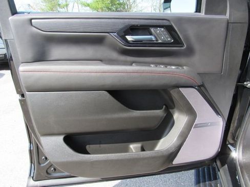 Used 2025 GMC Yukon XL AT4 Ultimate AWD/4WD image 10