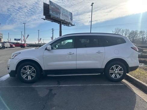 Used 2016 Chevrolet Traverse LT image 6