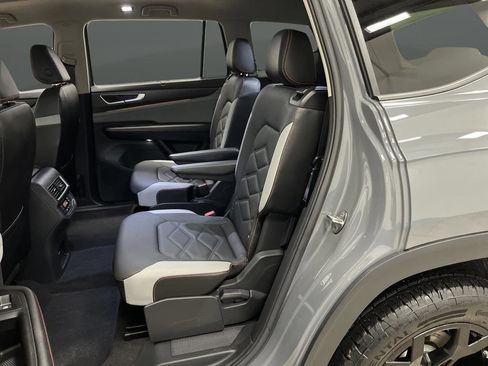 Used 2024 Volkswagen Atlas Peak Edition SEL image 29