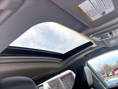 Used 2025 Toyota Highlander XLE image 21