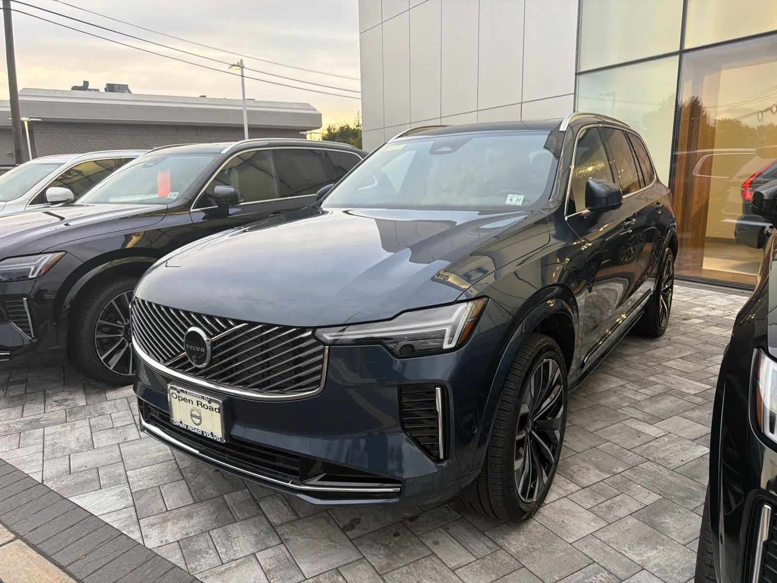 Used 2026 Volvo XC90 B6 Plus w/ Protection Package Premier AWD/4WD image 1