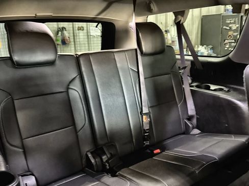 Used 2016 GMC Yukon XL SLT w/ Open Road Package AWD/4WD image 30