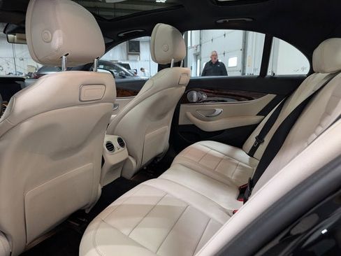 Used 2018 Mercedes-Benz E 400 4MATIC Sedan image 17