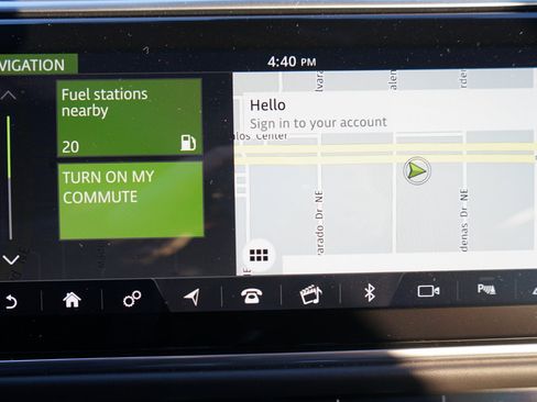 Used 2020 Land Rover Range Rover HSE image 13