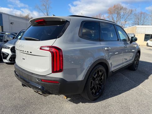 Used 2022 Kia Telluride EX w/ EX Premium Package image 3