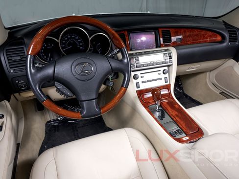 Used 2010 Lexus SC 430 Convertible image 28