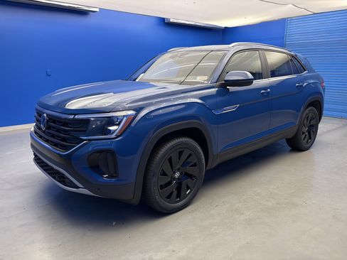 New 2026 Volkswagen Atlas Cross Sport SE image 4