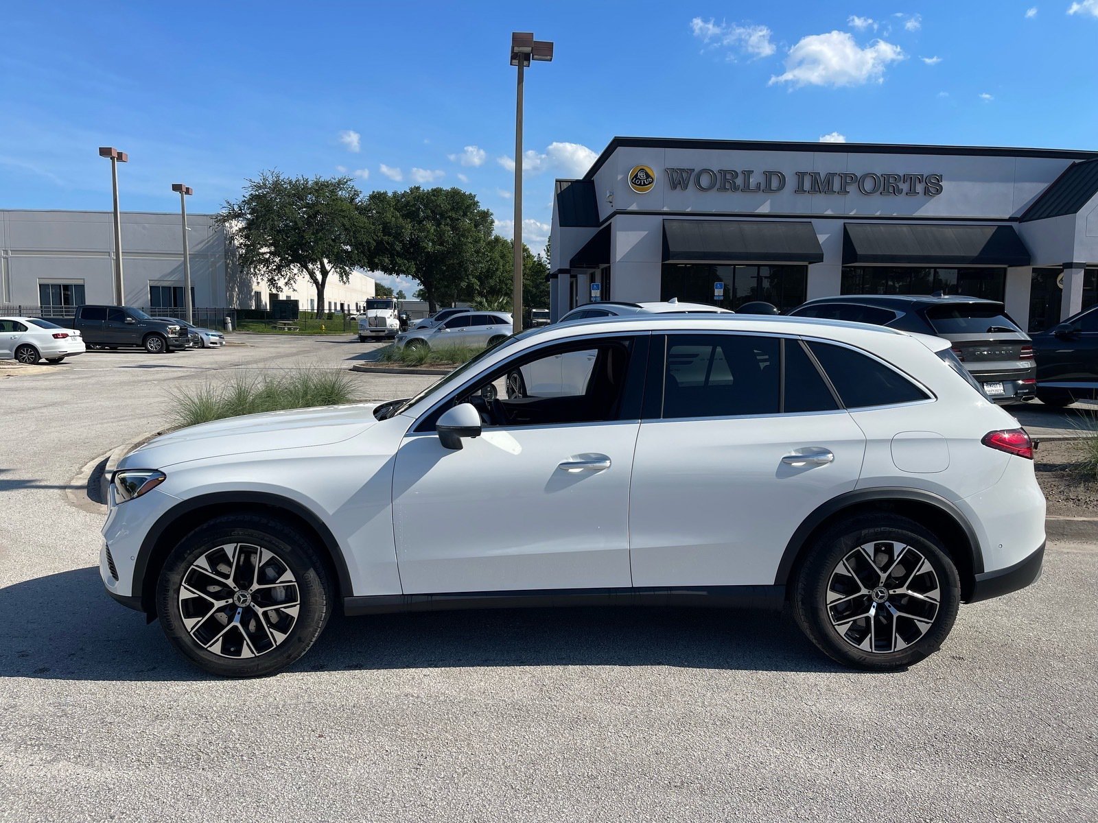 Used 2025 Mercedes-Benz GLC 350e 4MATIC image 49