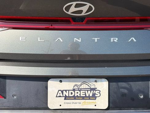 Used 2024 Hyundai Elantra Limited FWD image 9