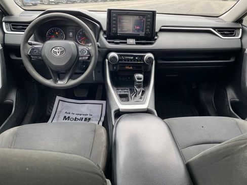 Used 2021 Toyota RAV4 LE FWD image 5
