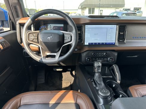 Used 2024 Ford Bronco Outer Banks AWD/4WD image 15