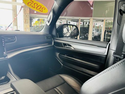 Used 2025 Jeep Wagoneer Series II AWD/4WD image 48