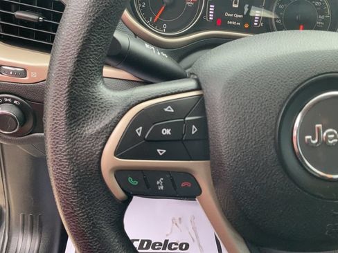Used 2016 Jeep Cherokee Sport FWD image 19