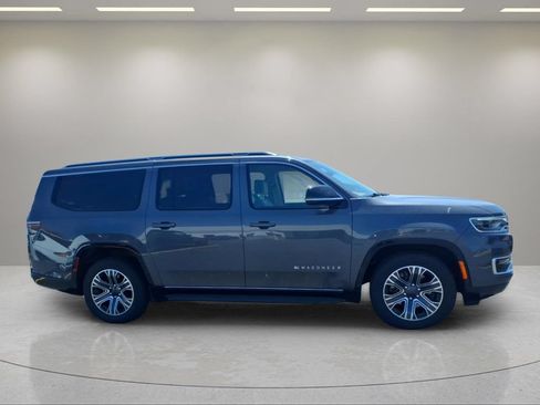 Used 2023 Jeep Wagoneer L Series II AWD/4WD image 2