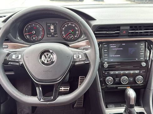 Used 2022 Volkswagen Passat 2.0T FWD image 30