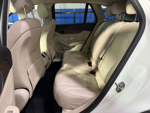Used 2021 Mercedes-Benz GLC 300 4MATIC image 30